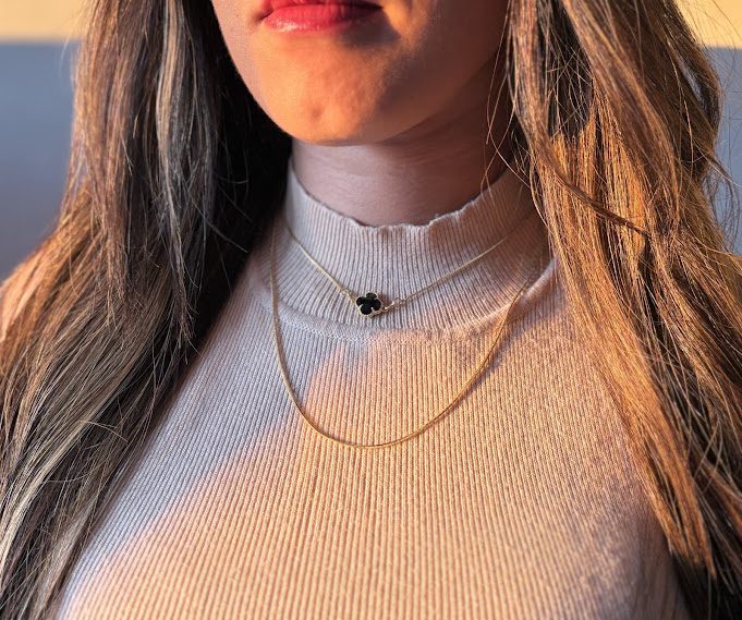 Colar Duplo Folheado a Ouro com Cristal Preto – Sofisticação em Camadas - Imagem 2