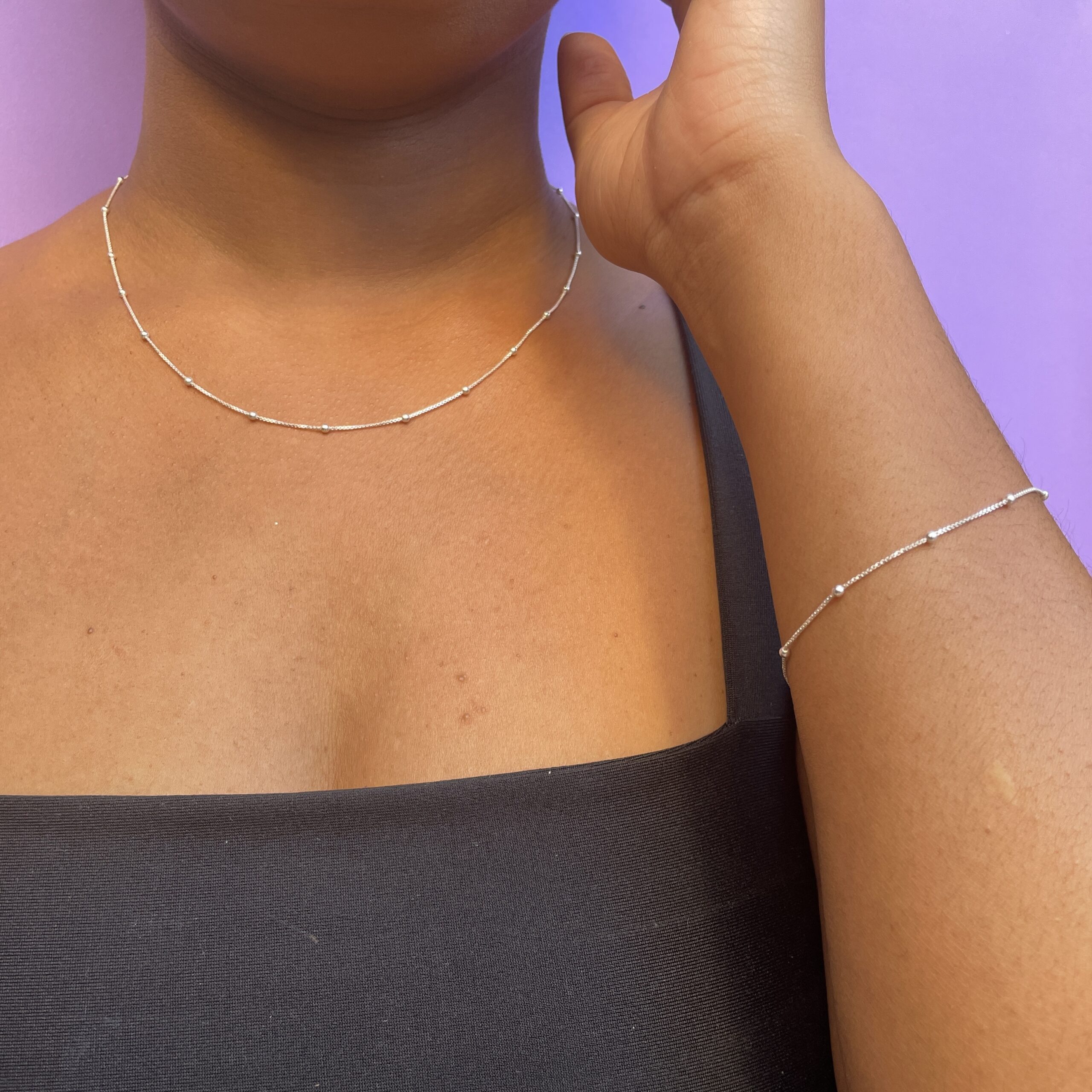 Colar Prata 925 com Bolinhas – Minimalismo e Estilo no Dia a Dia - Imagem 2