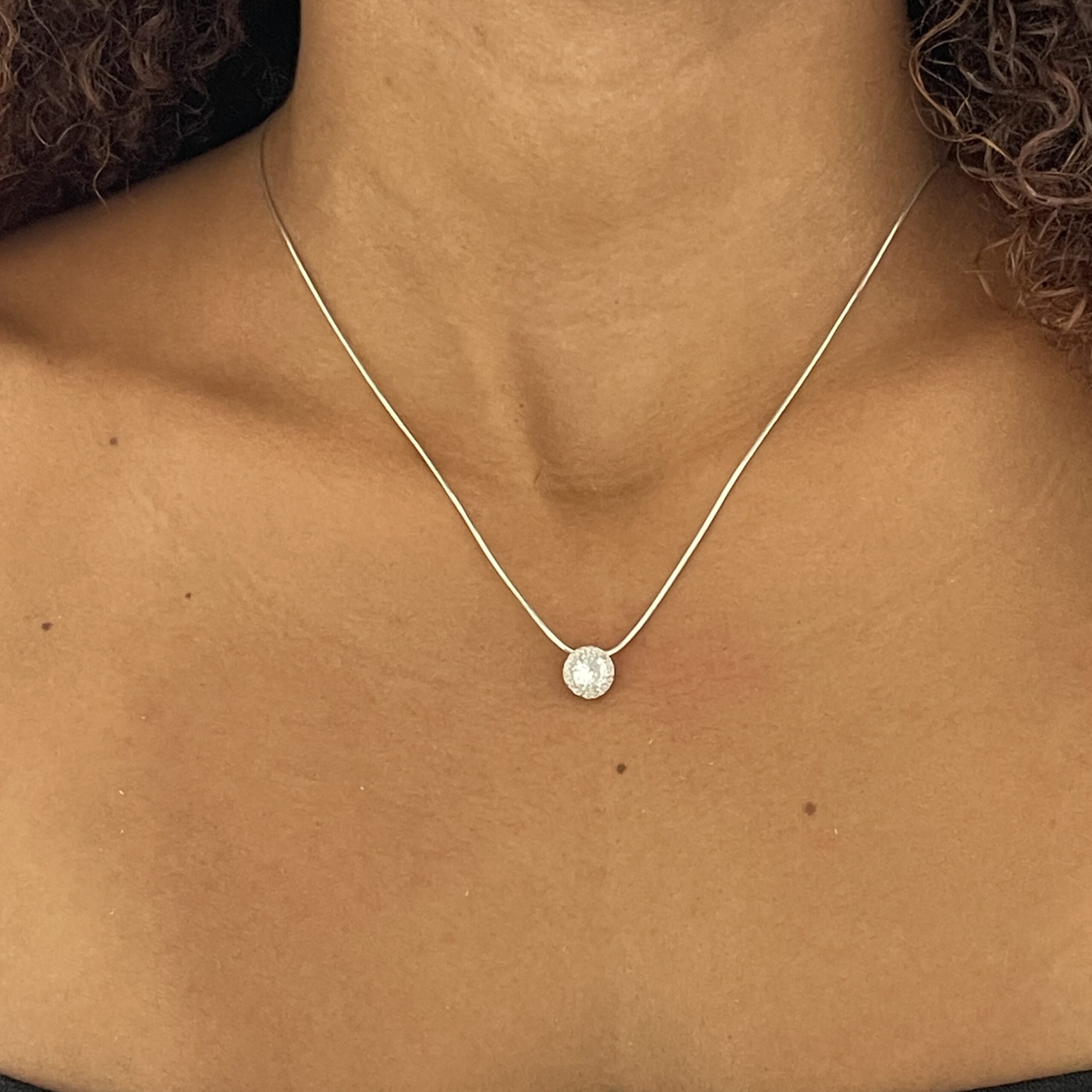 Colar Prata 925 com Zircônia Redonda – Brilho Clássico e Atemporal - Imagem 2