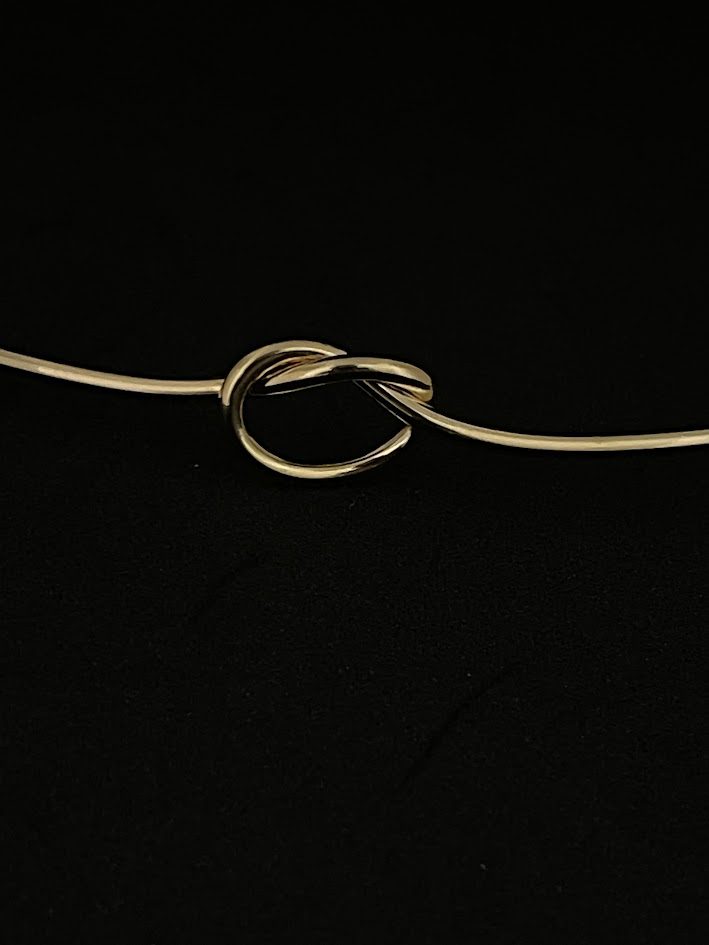 Gargantilha Nó Dourado – Minimalismo com Elegância - Imagem 3