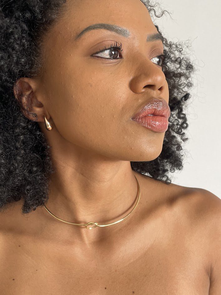 Gargantilha Nó Dourado – Minimalismo com Elegância - Imagem 2